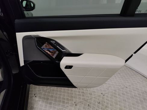 Certified 2023 BMW 740i image 25