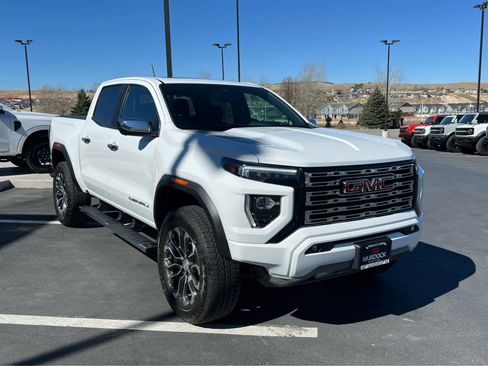 Used 2023 GMC Canyon Denali image 4