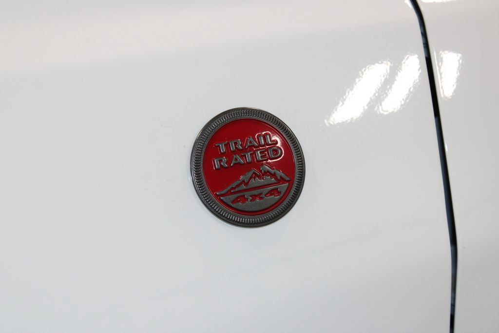 Used 2025 Jeep Compass Trailhawk AWD/4WD image 14