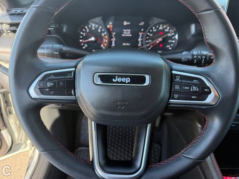 Used 2025 Jeep Compass Trailhawk AWD/4WD image 14