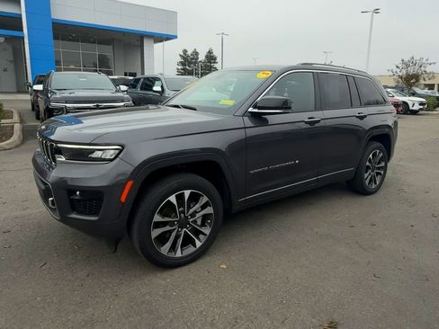 Used 2023 Jeep Grand Cherokee Overland image 3