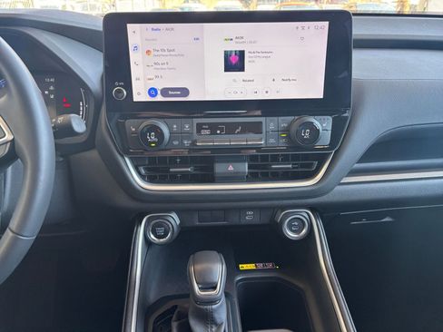 Used 2025 Toyota Grand Highlander XLE image 17