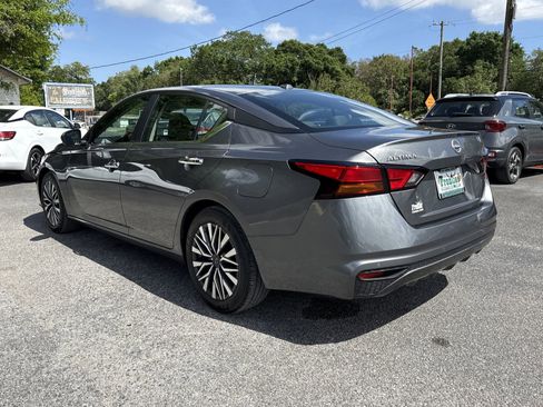 Used 2025 Nissan Altima 2.5 SV FWD image 3