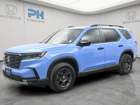 Certified 2025 Honda Pilot TrailSport image 1