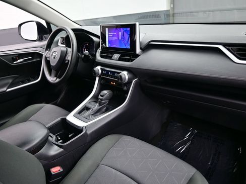 Used 2024 Toyota RAV4 XLE FWD image 15