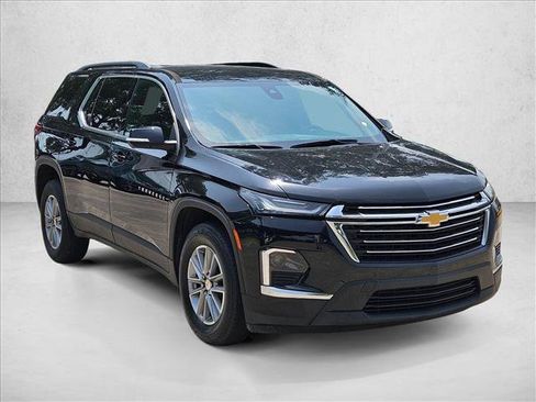 Used 2023 Chevrolet Traverse LT FWD image 3