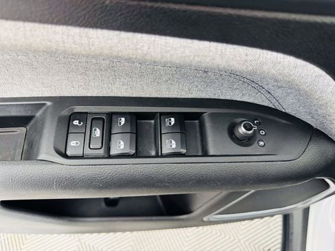 Used 2025 Jeep Compass Latitude AWD/4WD image 6