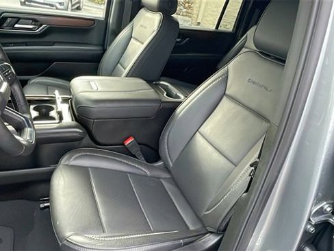 Used 2025 GMC Yukon XL Denali image 11