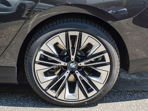 New 2026 BMW i5 eDrive40 w/ Premium Package image 11