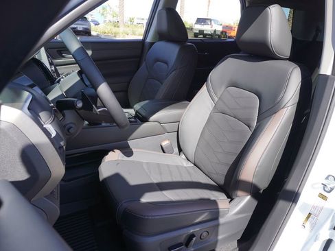 Certified 2025 Nissan Pathfinder Platinum AWD/4WD image 14