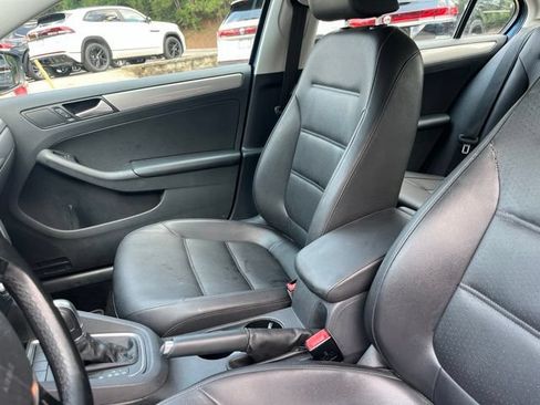 Used 2018 Volkswagen Jetta SE FWD image 10