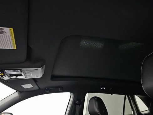 Used 2024 Volkswagen Atlas Cross Sport SEL R-Line image 8