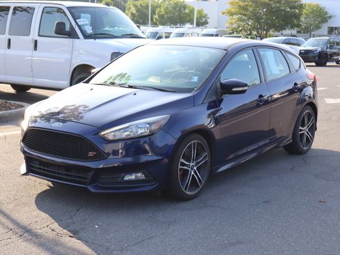 Used 2017 Ford Focus ST FWD image 5
