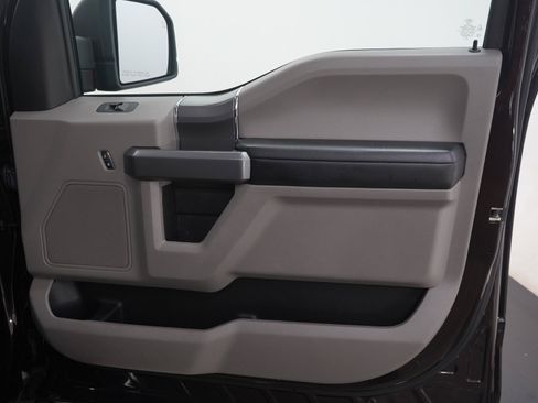Used 2019 Ford F150 XLT w/ Equipment Group 302A Luxury AWD/4WD image 12