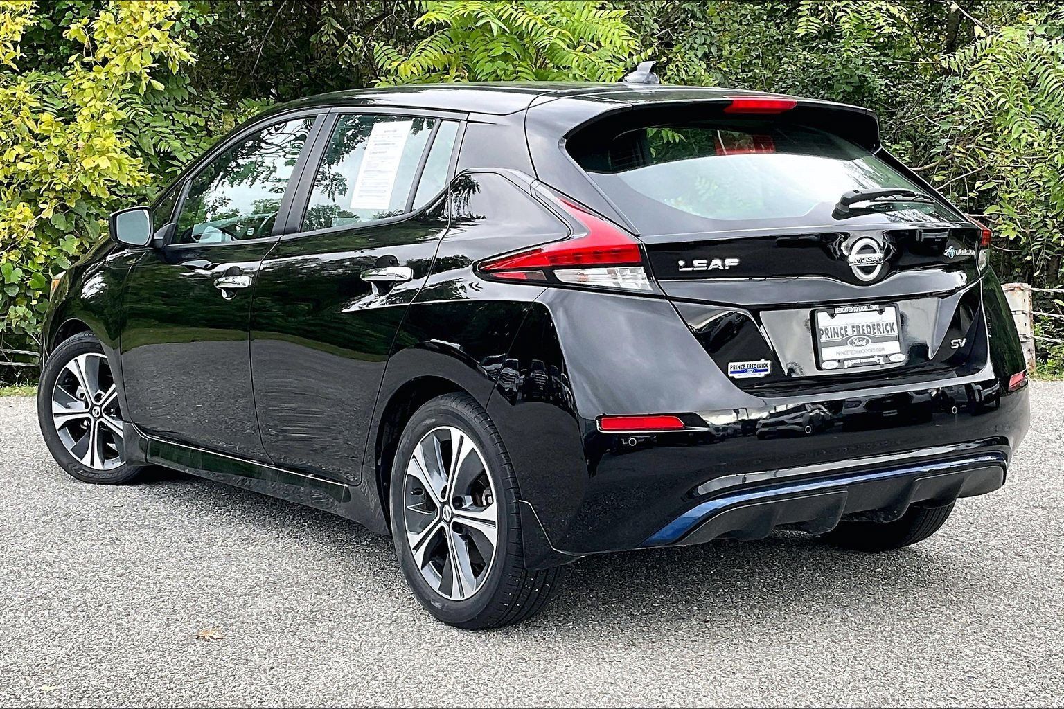 Used 2022 Nissan Leaf SV w/ SV Technology Package FWD image 12
