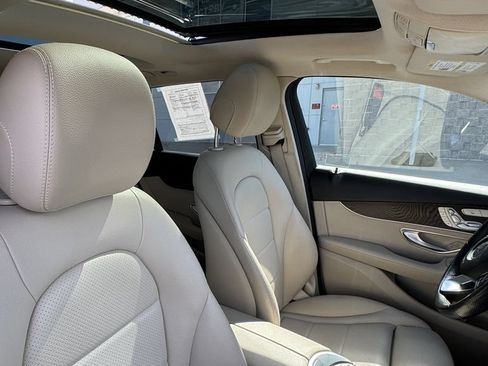 Used 2019 Mercedes-Benz GLC 300 4MATIC image 38