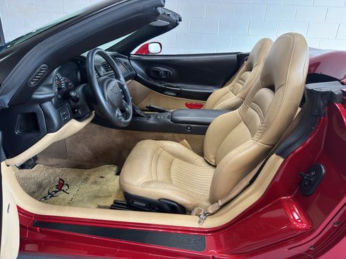 Used 2004 Chevrolet Corvette Convertible w/ Preferred Equipment Group RWD image 10