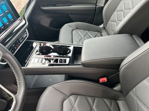Used 2026 Volkswagen Atlas SE AWD/4WD image 34