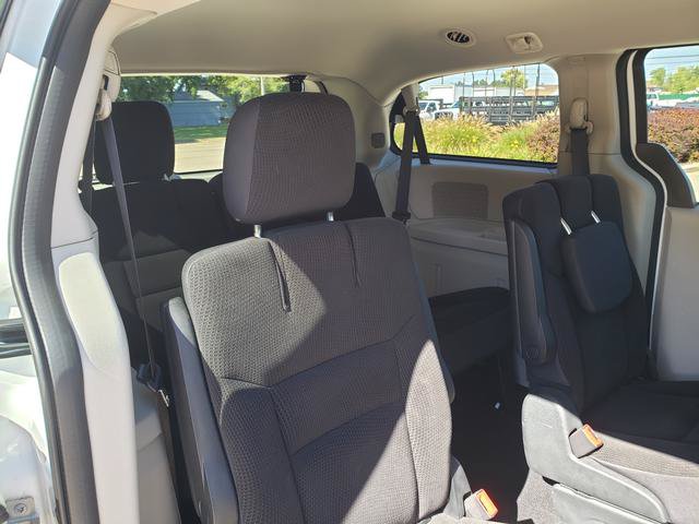 Used 2018 Dodge Grand Caravan SE w/ UConnect Hands-Free Group FWD image 19