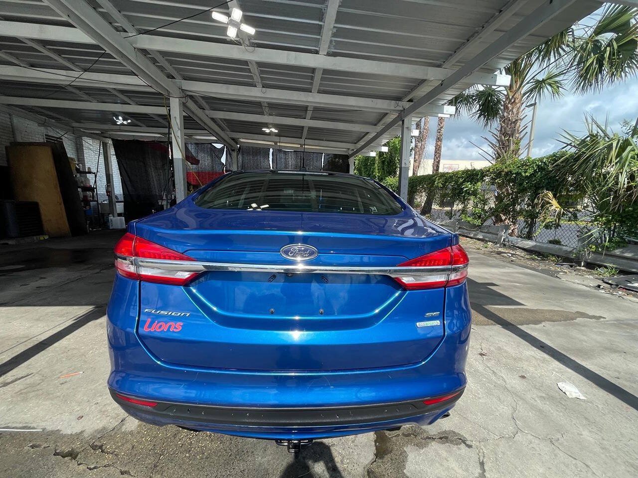 Used 2017 Ford Fusion SE FWD image 4