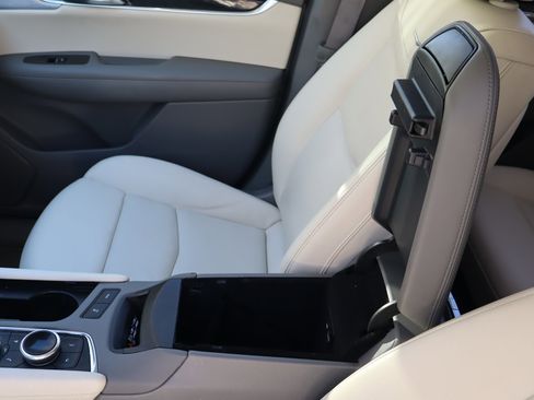 Used 2020 Cadillac XT6 Premium Luxury image 34