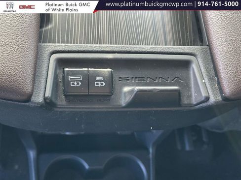 Used 2022 Toyota Sienna Platinum image 23