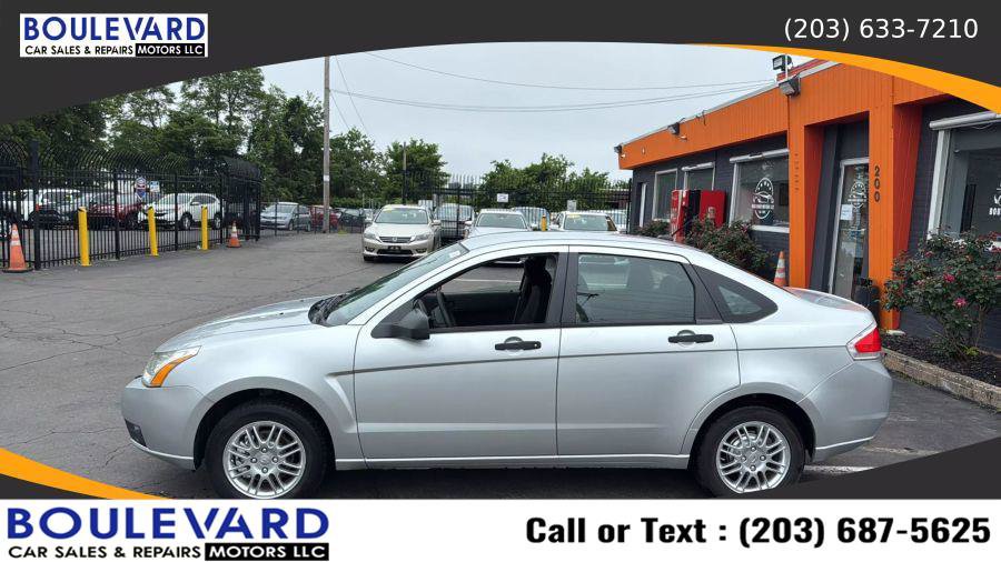 Used 2010 Ford Focus SE FWD image 4