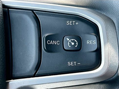 Used 2022 RAM 1500 Big Horn AWD/4WD image 34
