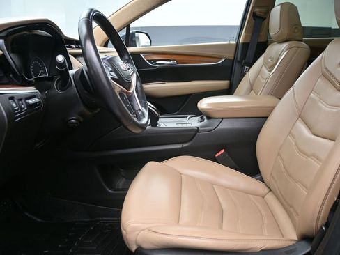 Used 2018 Cadillac XT5 Platinum w/ Driver Assist Package AWD/4WD image 10