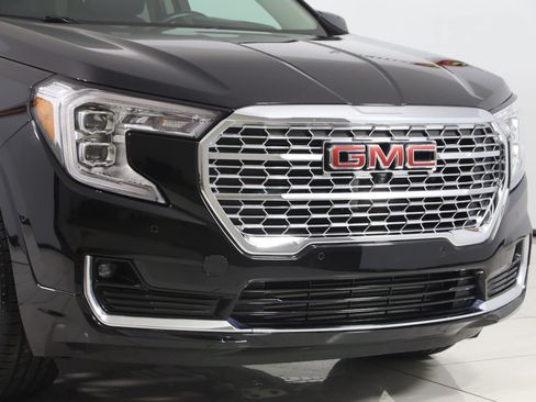 Used 2023 GMC Terrain Denali w/ Black Diamond Edition AWD/4WD image 39
