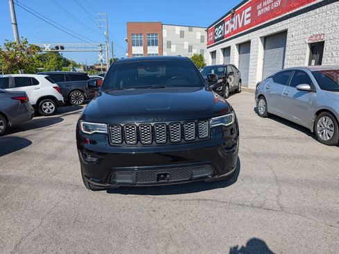 Used 2021 Jeep Grand Cherokee Laredo X RWD image 4