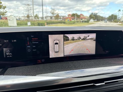 Used 2025 Cadillac Escalade V image 28