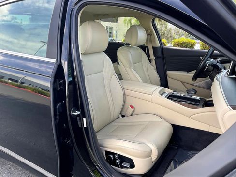 Used 2019 Kia K900 Luxury w/ VIP Package AWD/4WD image 9