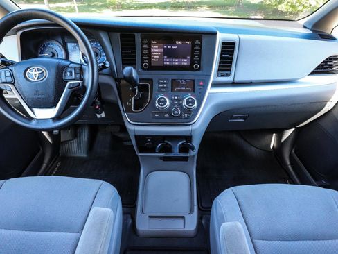 Used 2019 Toyota Sienna L FWD image 24
