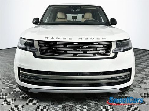 Used 2025 Land Rover Range Rover SE AWD/4WD image 2