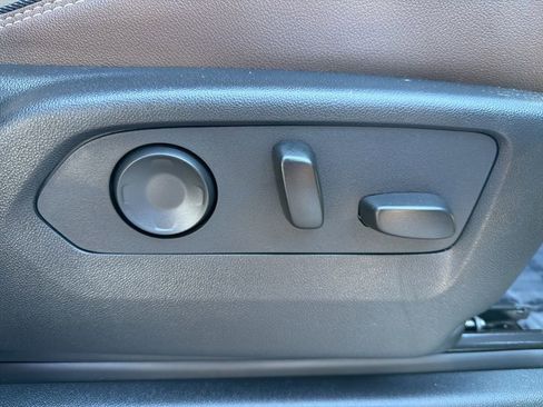 Used 2025 Chevrolet Tahoe High Country AWD/4WD image 34