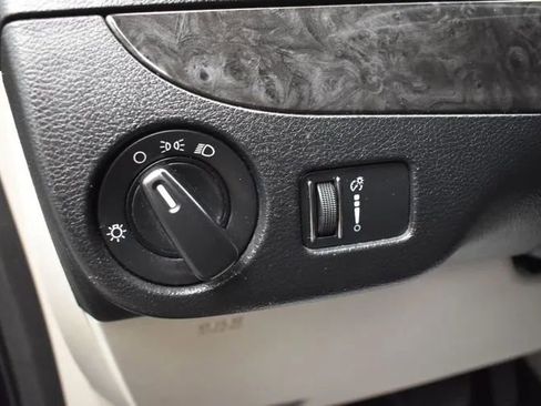 Used 2012 Dodge Grand Caravan American Value Package FWD image 22