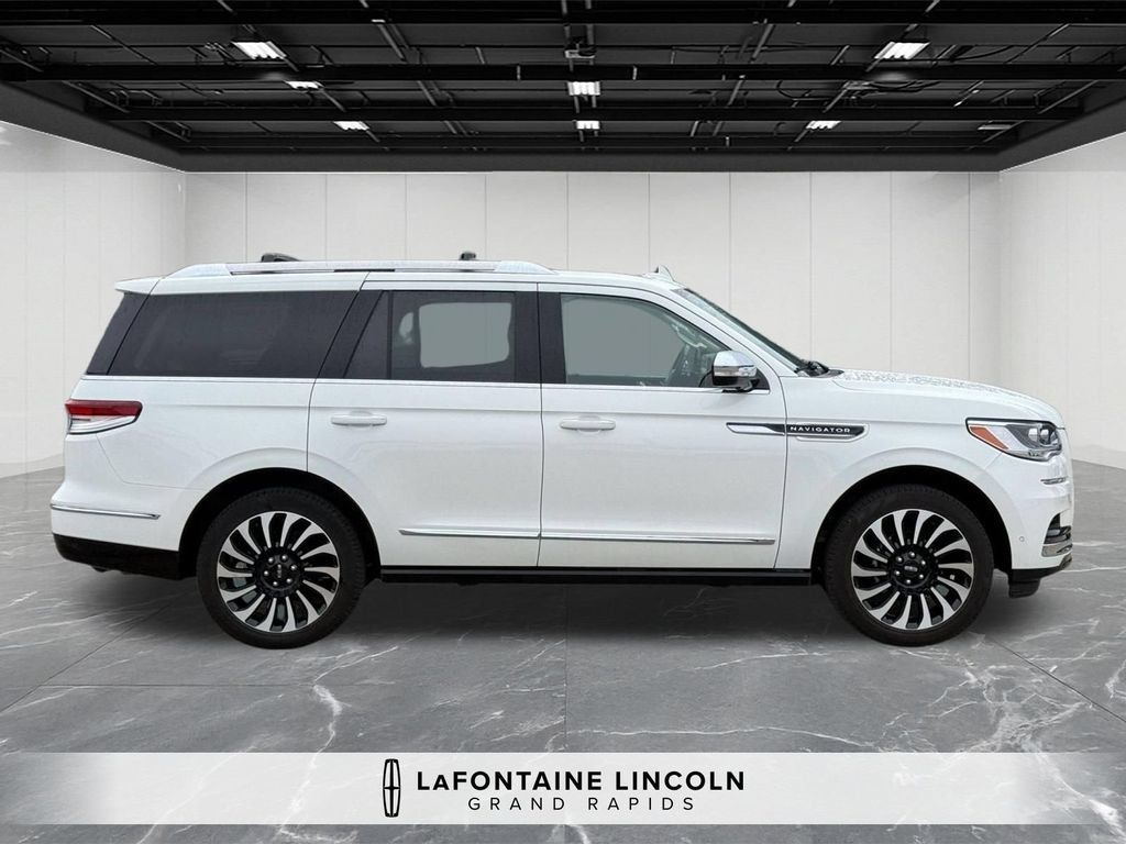 Certified 2023 Lincoln Navigator Black Label AWD/4WD image 6