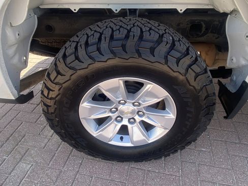 Used 2021 Chevrolet Silverado 1500 LT w/ Safety Package AWD/4WD image 9