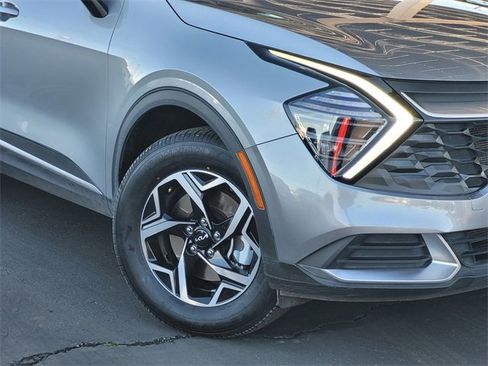 Used 2024 Kia Sportage LX image 3