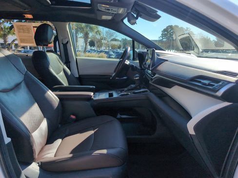 Certified 2021 Toyota Sienna Platinum image 35