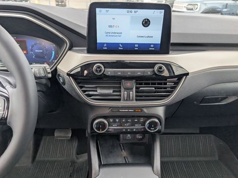 Used 2022 Ford Escape SEL w/ Technology Package image 18