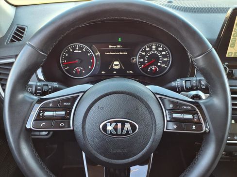 Used 2021 Kia Seltos SX w/ SX Sunroof Package image 12