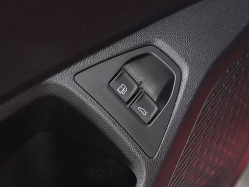 Certified 2022 Volkswagen Jetta SE w/ Panoramic Sunroof Package FWD image 9