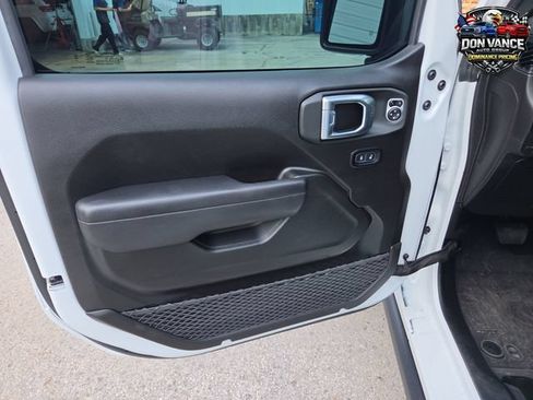 Used 2024 Jeep Gladiator Sport AWD/4WD image 10