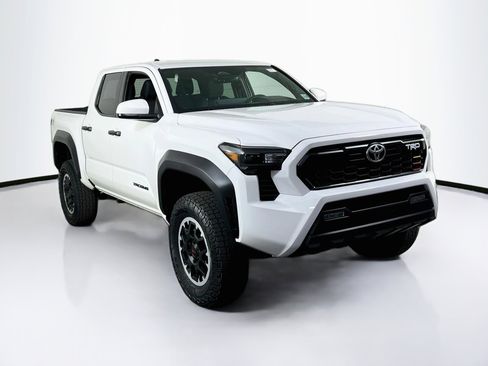 Used 2024 Toyota Tacoma TRD Off-Road AWD/4WD image 3