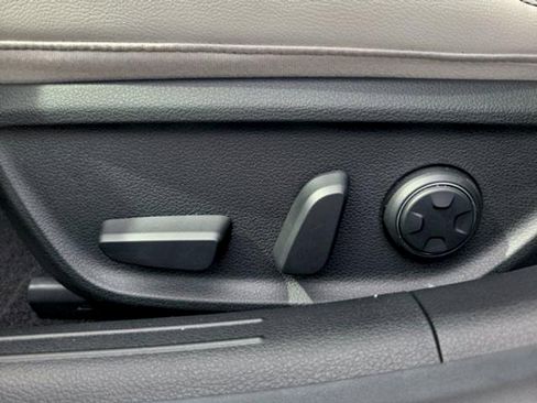 Used 2025 Genesis G70 2.5T RWD image 18