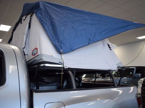 Used 2017 Toyota Tacoma TRD Off-Road image 19