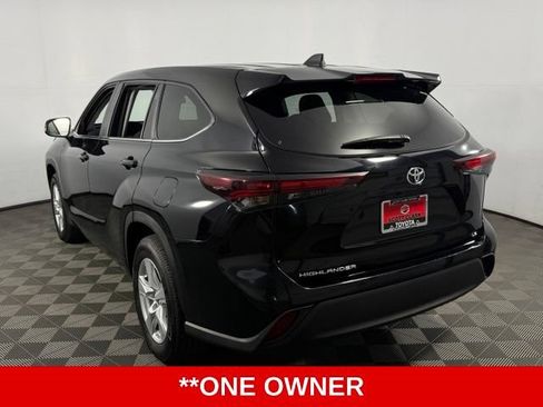 Used 2025 Toyota Highlander LE FWD image 6