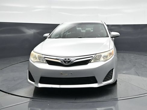Used 2014 Toyota Camry LE FWD image 17
